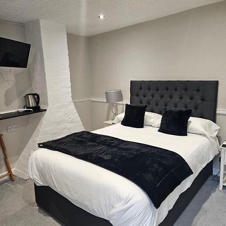 The Beacons Guest House Брекън Екстериор снимка