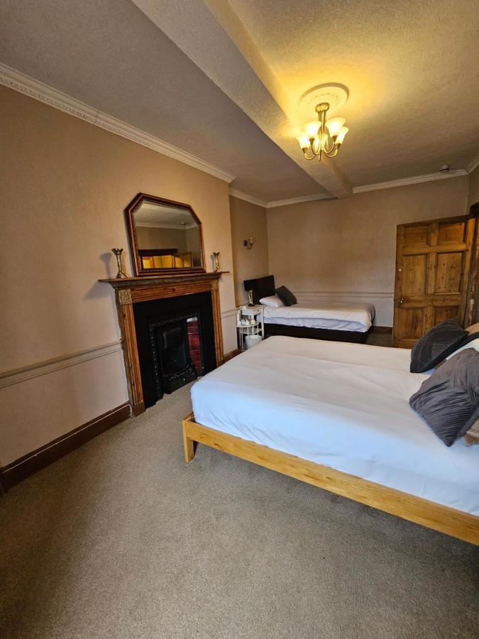 The Beacons Guest House Брекън Екстериор снимка