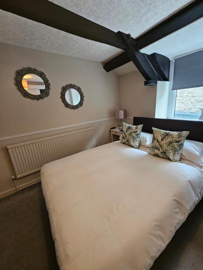 The Beacons Guest House Брекън Екстериор снимка