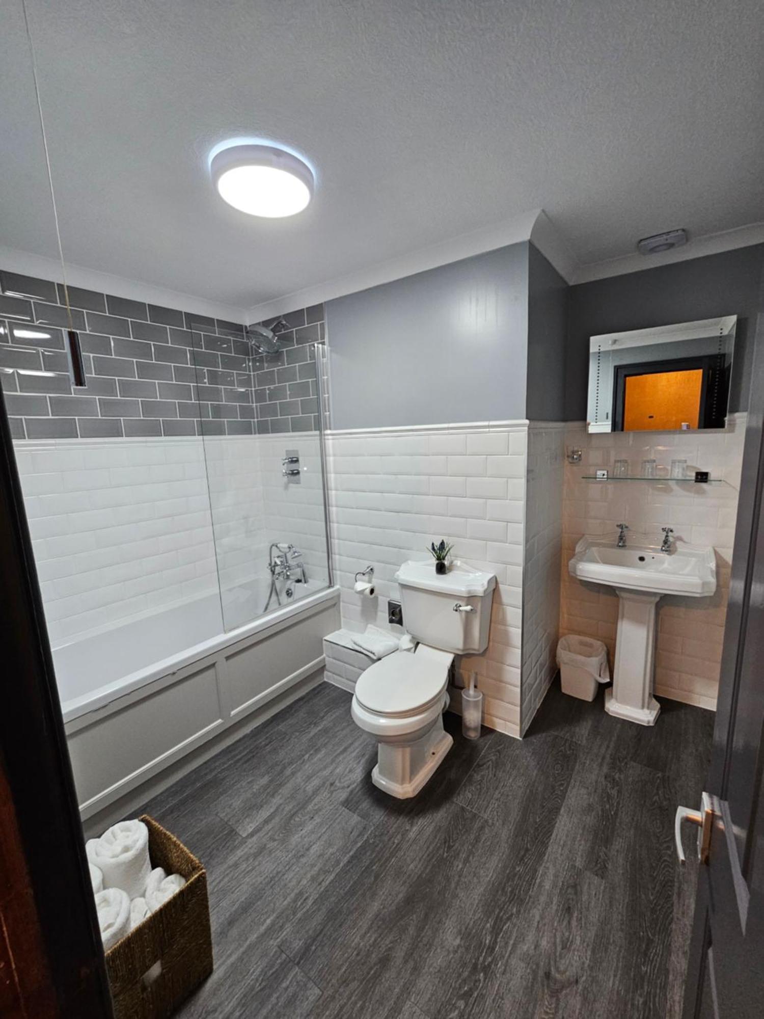 The Beacons Guest House Брекън Екстериор снимка