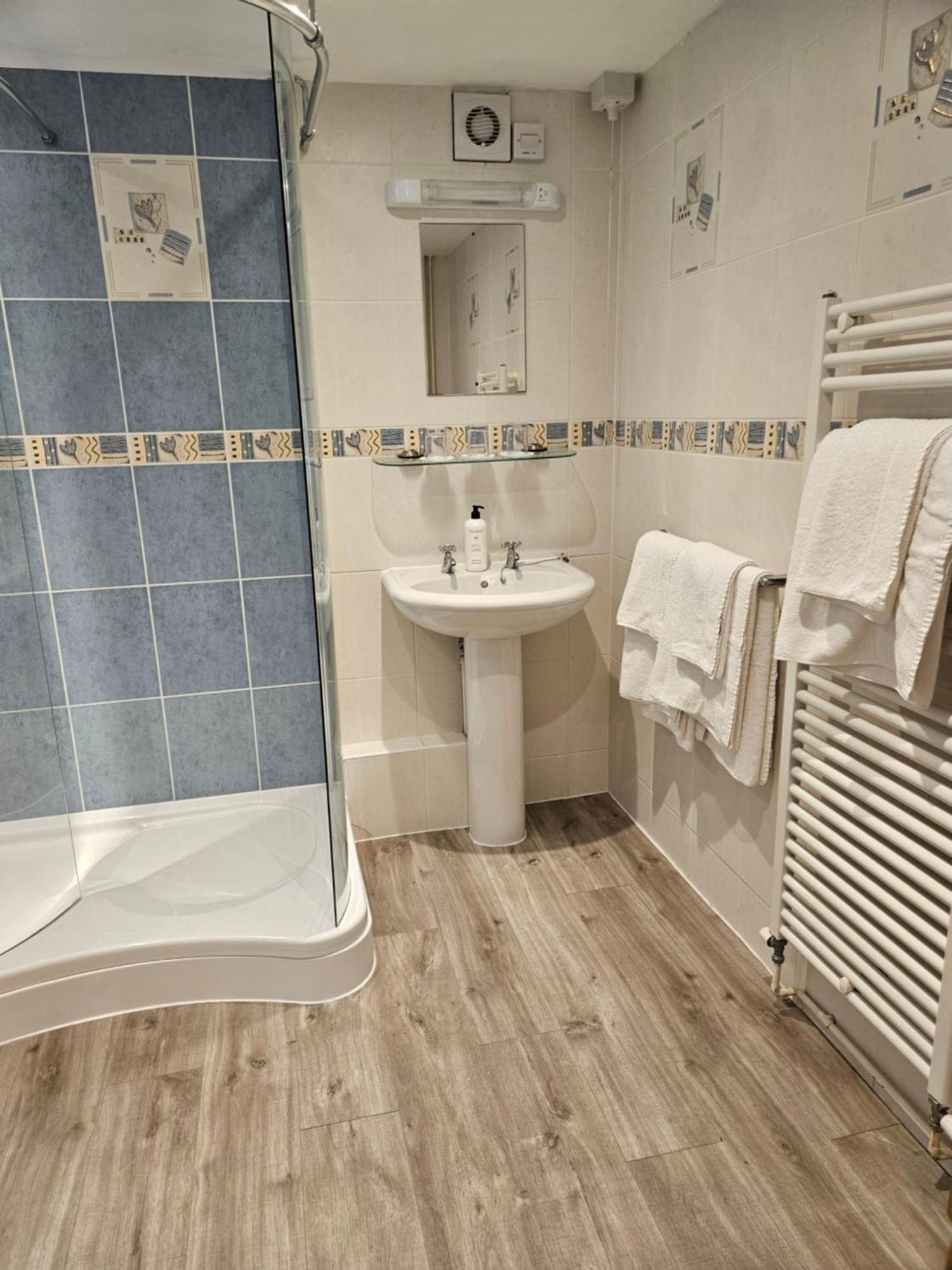 The Beacons Guest House Брекън Екстериор снимка