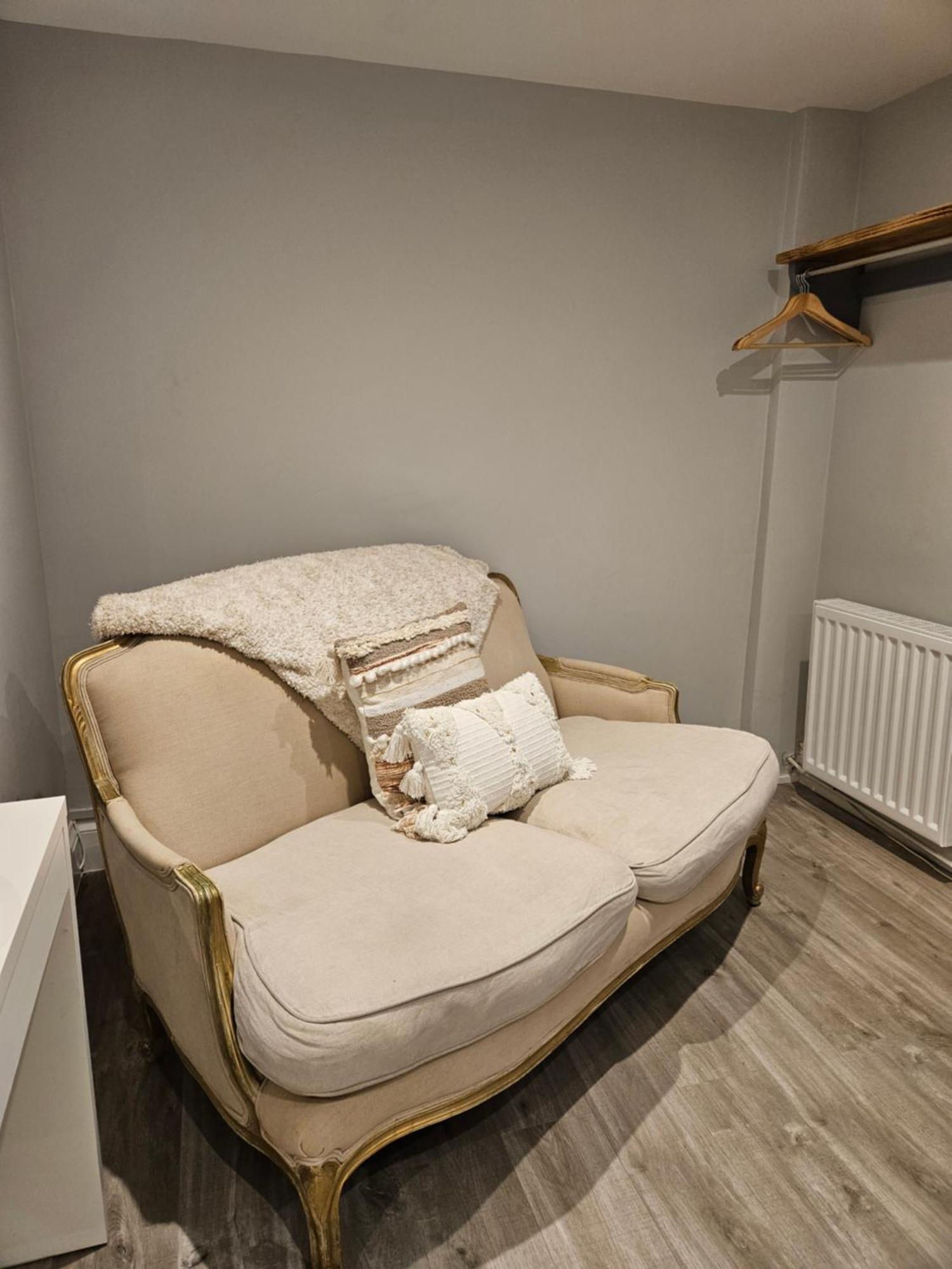 The Beacons Guest House Брекън Екстериор снимка