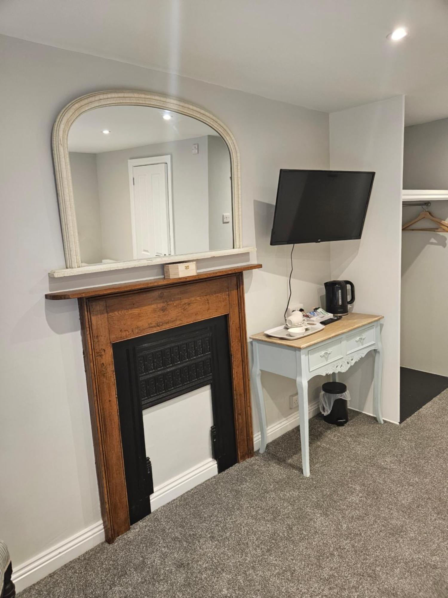The Beacons Guest House Брекън Екстериор снимка