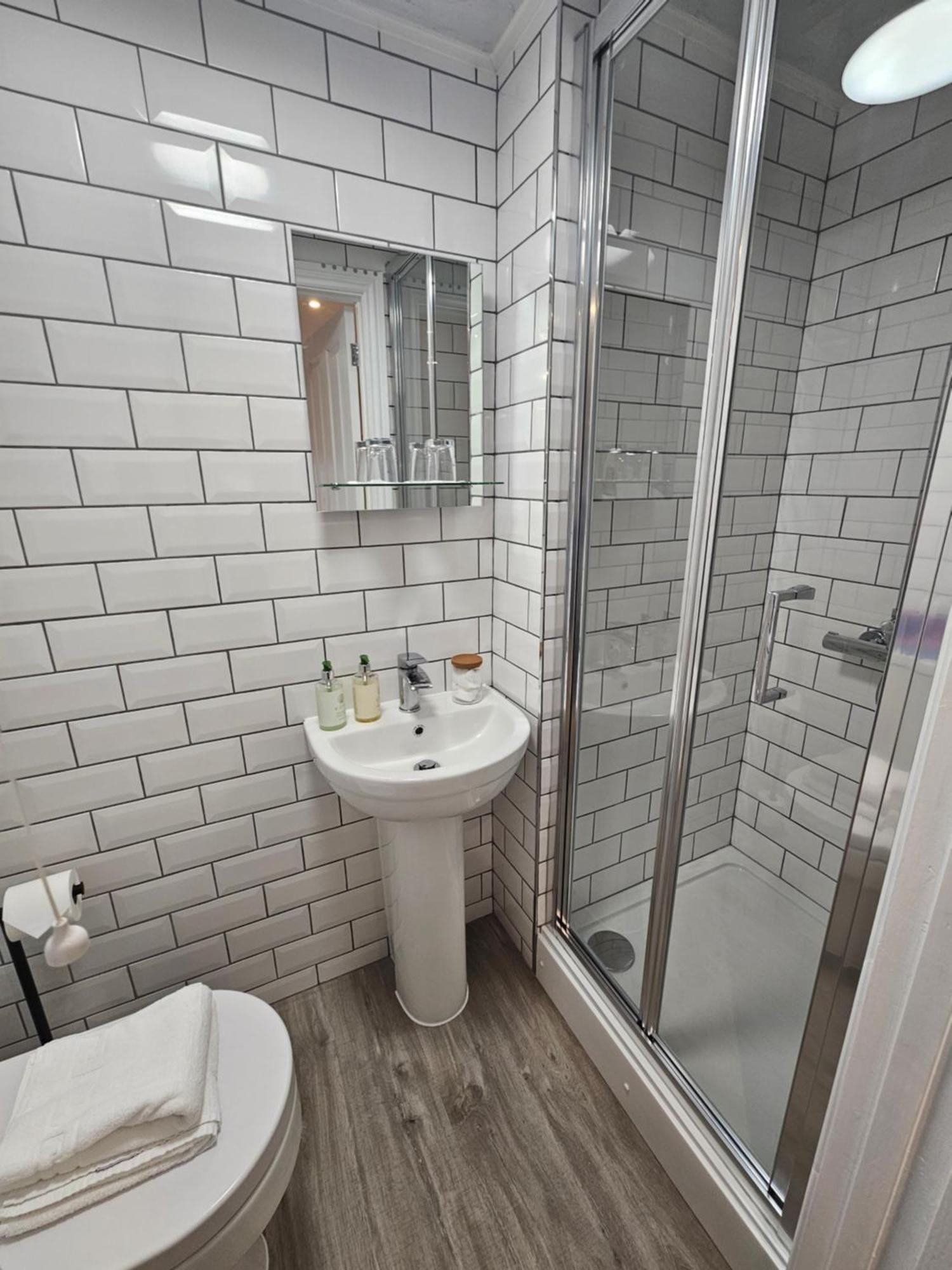 The Beacons Guest House Брекън Екстериор снимка