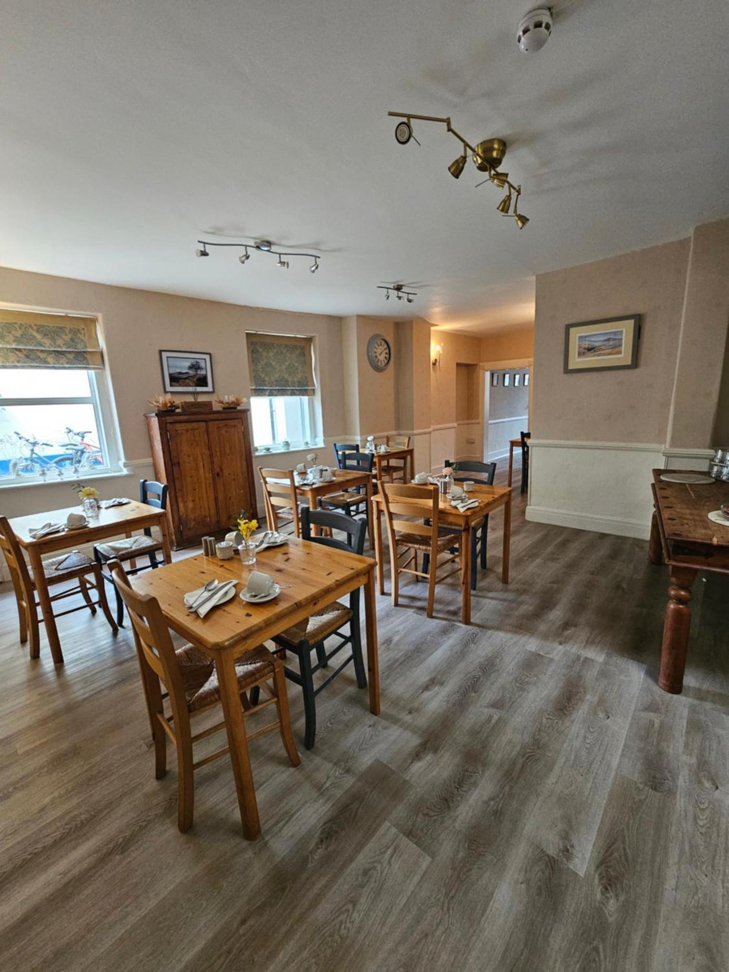 The Beacons Guest House Брекън Екстериор снимка