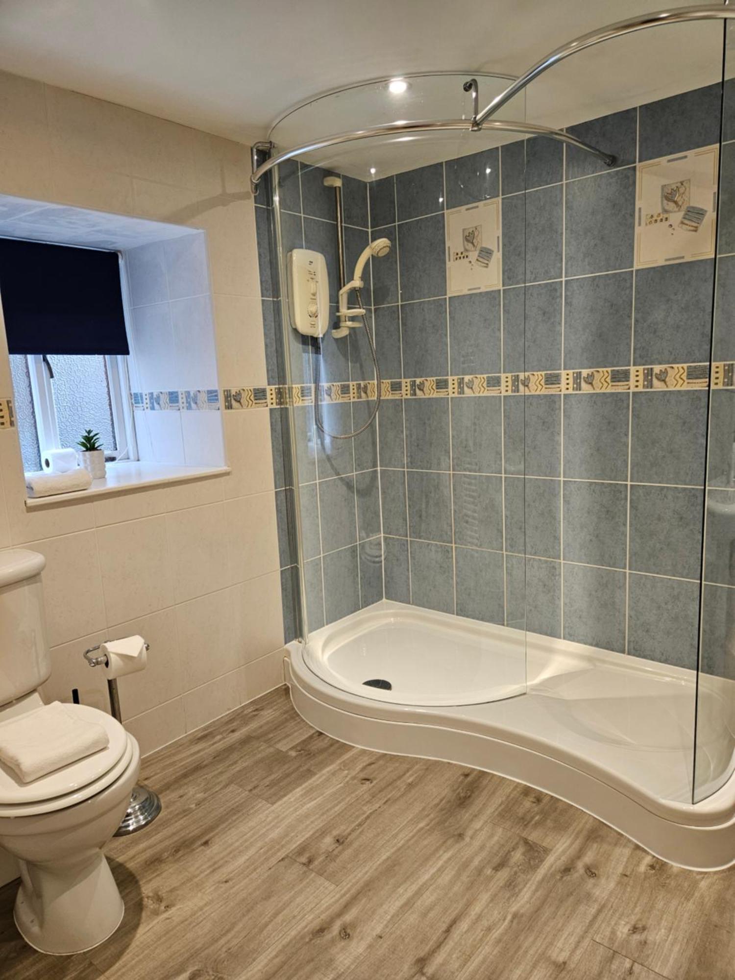 The Beacons Guest House Брекън Екстериор снимка