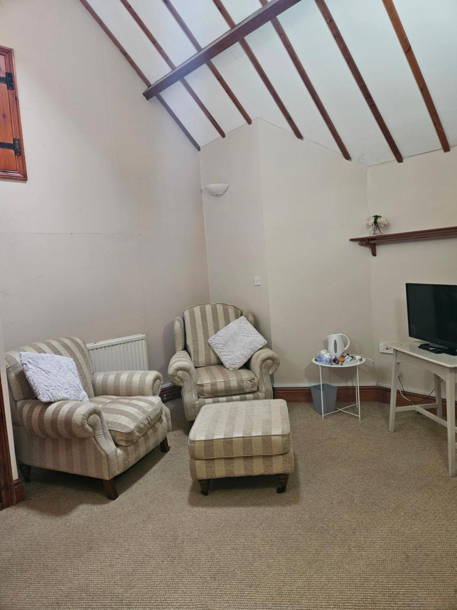 The Beacons Guest House Брекън Екстериор снимка