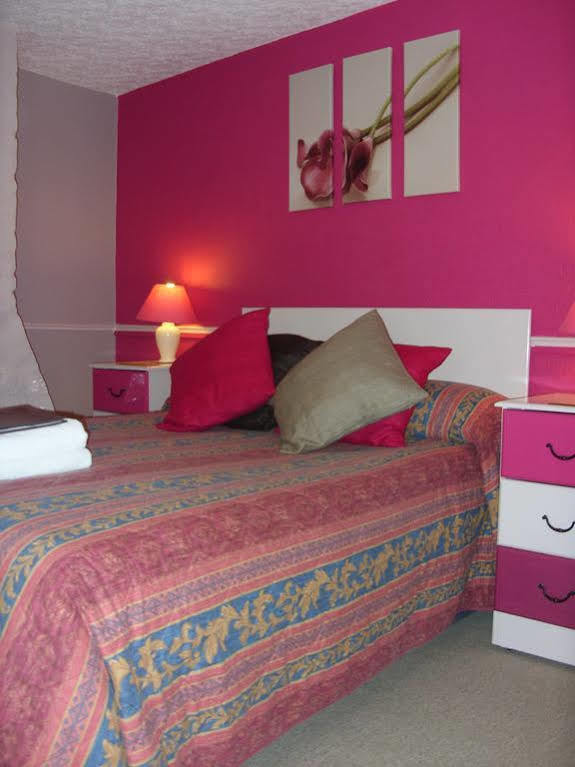 The Beacons Guest House Брекън Екстериор снимка