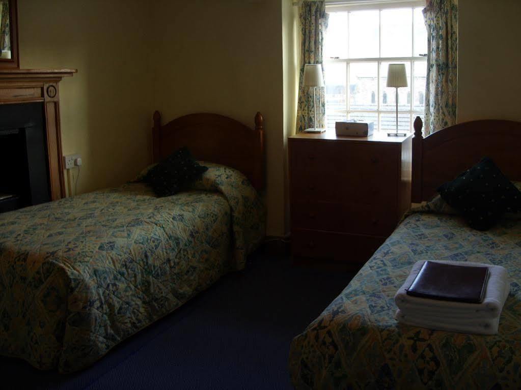 The Beacons Guest House Брекън Екстериор снимка